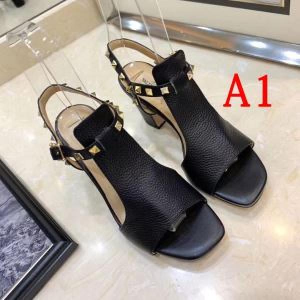 2026春夏のトレンド新商品 ヴァレンティノ VALENTINO サンダル 3色可選 今から夏まで活躍する