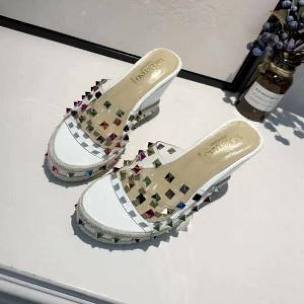 暑い今こそ活躍させたい！ 2026春夏は人気定番 ヴァレンティノ VALENTINO サンダル 2色可選