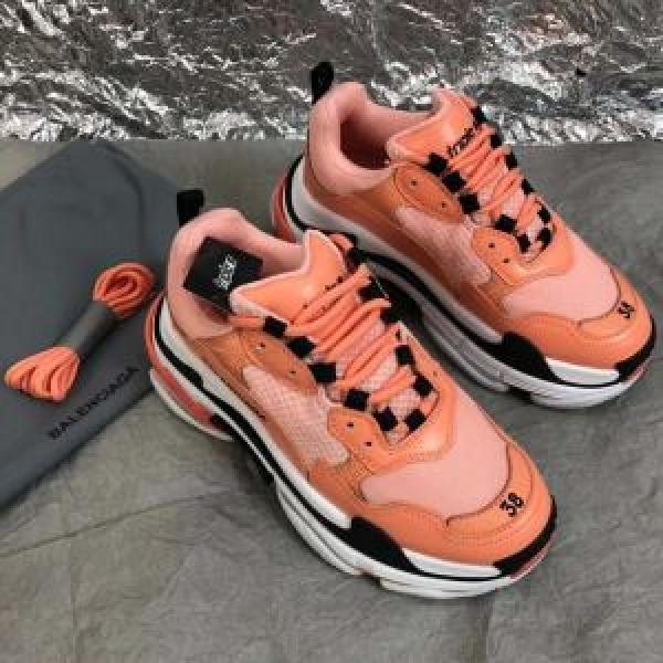 2026年春夏のトレンドアイテム バレンシアガ BALENCIAGA ランニングシューズ 春夏シンプルファッションでOK！