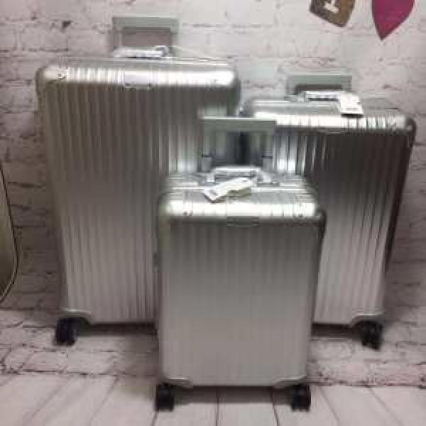 魅力的なカラー使い リモワ Rimowa 2026春夏トレンドアイテム スーツケース今流行りの最新コレクション.559.