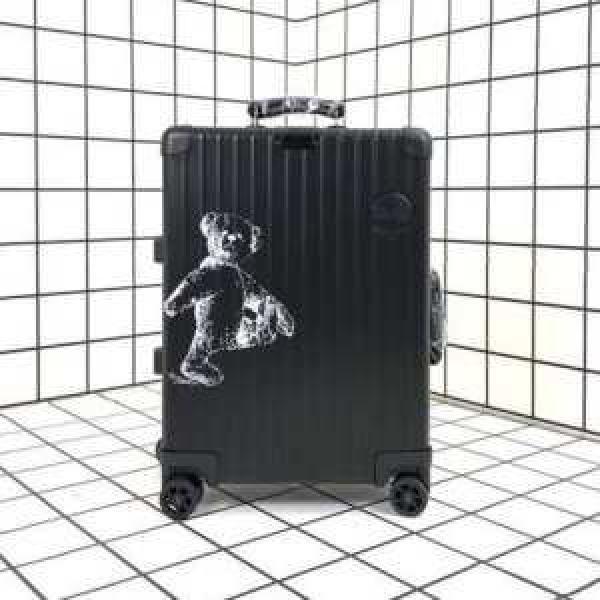 暑い季節も大活躍 リモワ Rimowa 《2026年》今、注目のストリートスーツケースすっきりした印象に.559.