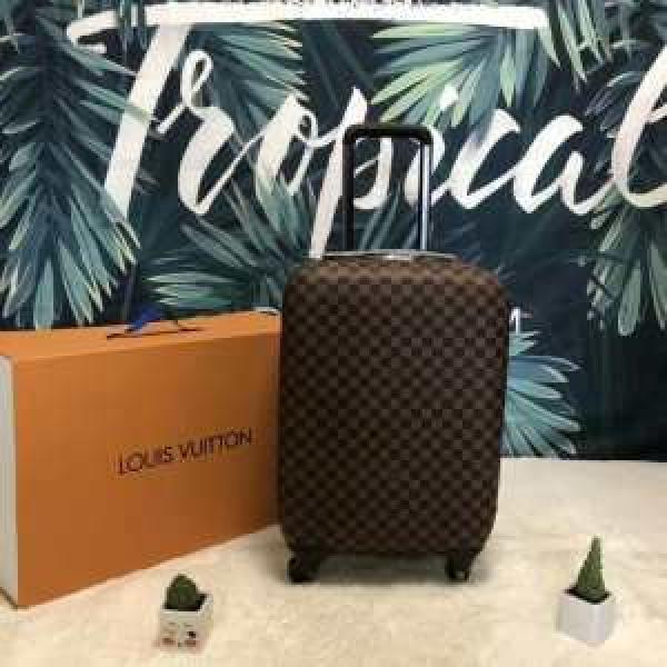ルイ ヴィトン2025春夏の大注目トレンド LOUIS VUITTON  スーツケース 抜け感のあるキレイめ.45.