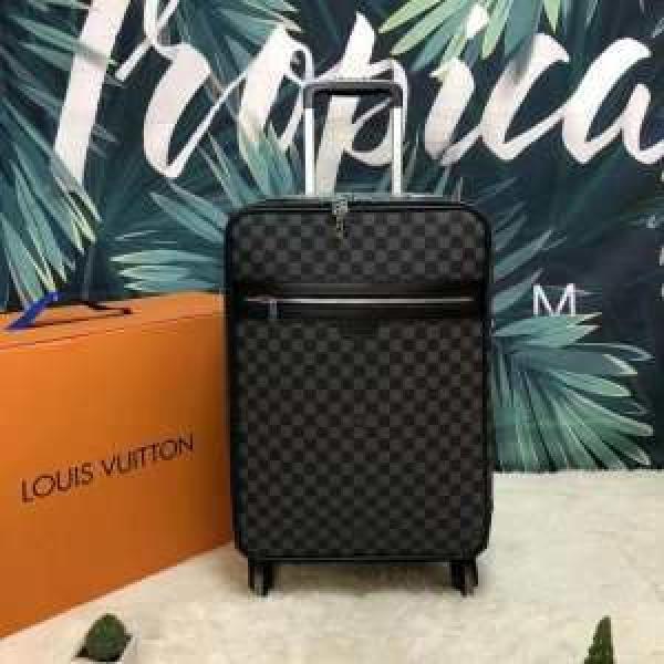 即完売 ルイ ヴィトン LOUIS VUITTON 2026SS スーツケース コーデ選ばずおしゃれのポイント.45.