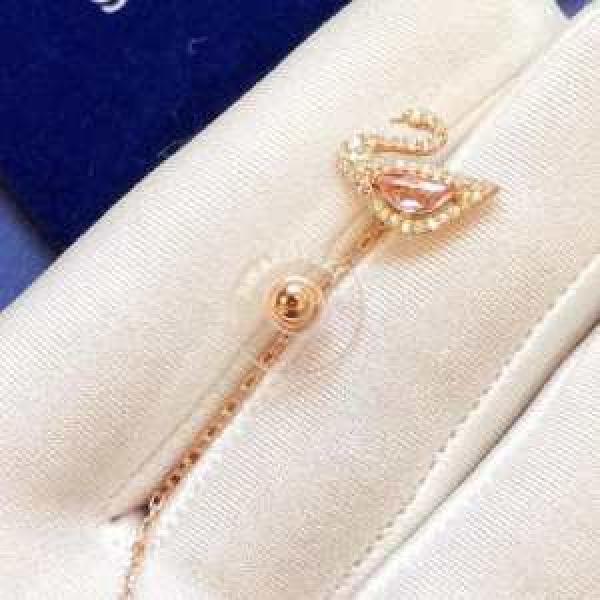イヤリング  2026年春夏シーズンの人気 最新のトレンドブランド人気的 スワロフスキー SWAROVSKI.554.