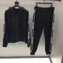 優しい雰囲気スタイリッシュに Off-White オフホワイト 上下セット 主張性もカジュアルさ