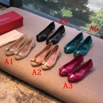 夏先に大活躍する 2026春夏の大注目トレンド サルヴァトーレフェラガモ FERRAGAMO ローファー 多色可選