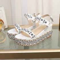 2026春夏トレンドアイテム クリスチャンルブタン Christian Louboutin サンダル 春夏らしい爽やかさ