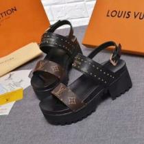 サンダル 2026年春夏のトレンドアイテム 春夏シンプルファッションでOK！ ルイ ヴィトン LOUIS VUITTON