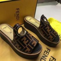 2025春夏も引き続きトレンド フェンディ FENDI サンダル 春夏！大人カジュアル