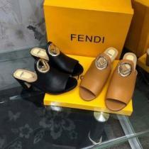 目を引く春夏トップス 2026春夏の大注目トレンド フェンディ FENDI サンダル 2色可選