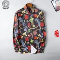 今期のトレンド定番アイテムVERSACE 2026春夏トレンドアイテム シャツ ヴェルサーチ