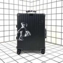 暑い季節も大活躍 リモワ Rimowa 《2026年》今、注目のストリートスーツケースすっきりした印象に.559.