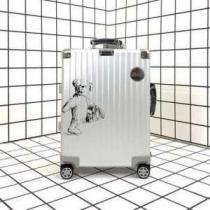 絶妙にオシャレ人気アイテム リモワ 2026春夏トレンドアイテム Rimowa 派手にはなりすぎず  スーツケース.559.