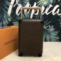 ルイ ヴィトンまずは定番！人気アイテム LOUIS VUITTON  スーツケース 2026年最新ファッション.45.