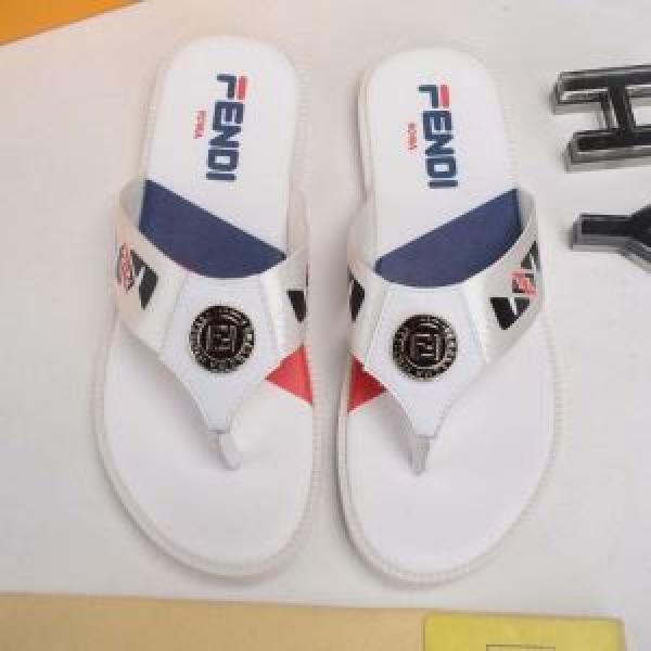 スタイルを綺麗に  サンダル 2026年春夏のトレンドアイテム フェンディ FENDI ぜひ今年のトレンドをチェック
