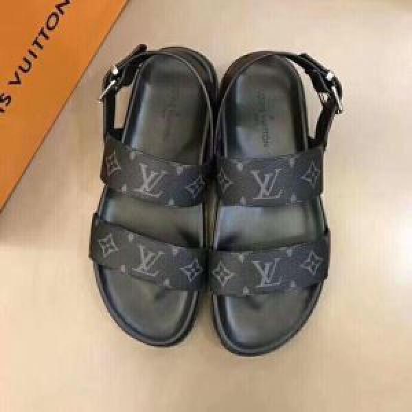 サンダル 新しい斬新なスタイル ルイ ヴィトン 新作コレクションを見る LOUIS VUITTON 2026年の春夏に着たい