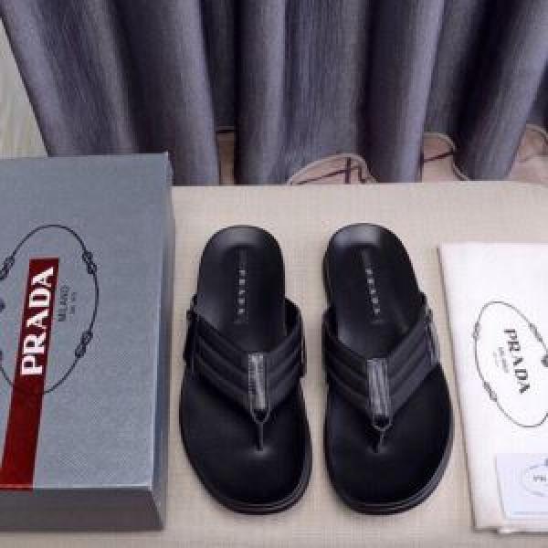 トレンド感があって涼しげ プラダ PRADA  ファッションにトレンド サンダル 2026年夏の一押しファッションアイテム