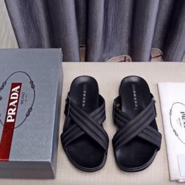 夏のコーデには欠かせない サンダル リラックス感のある着こなし プラダ PRADA 2019夏ファション新品