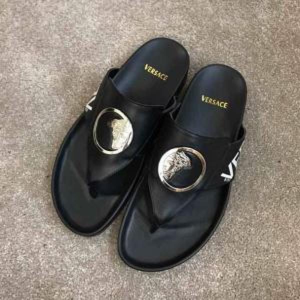 2色可選 ぜひ今年のトレンドをチェック サンダル 2026年春夏流行ファッション  ヴェルサーチVERSACE