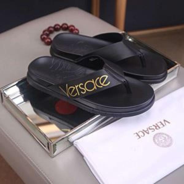 ヴェルサーチVERSACE  2色可選 今旬のシルエットバランス サンダル肌触りの良いサラりと 2026春夏も引き続きトレンド