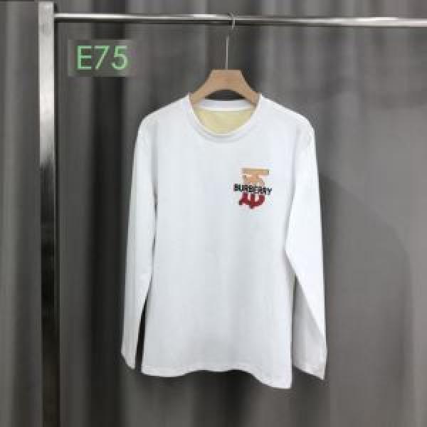 一気にトレンド感満載な着こなし プルオーバーパーカー  2026年の春夏に着たい バーバリー BURBERRY 夏先に大活躍する