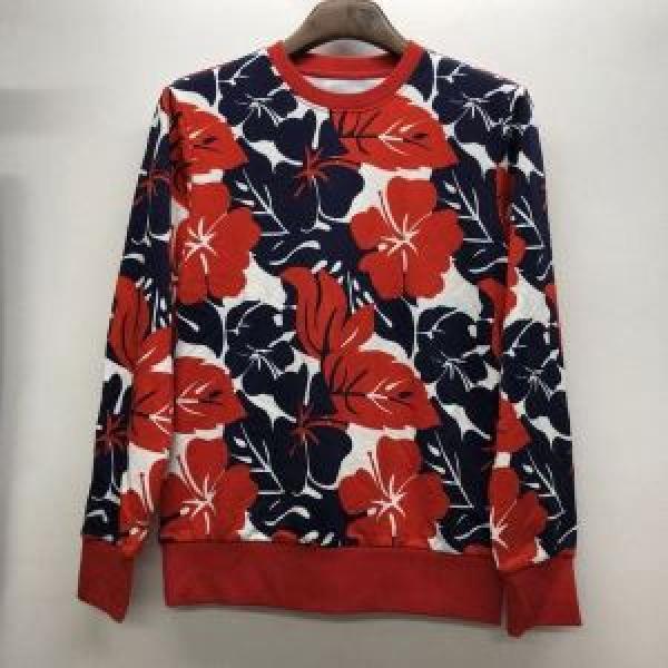 春夏のトレンドアイテム モンクレール MONCLER 大人らしく仕上げ プルオーバーパーカー 大人カジュアル夏ファッション2026