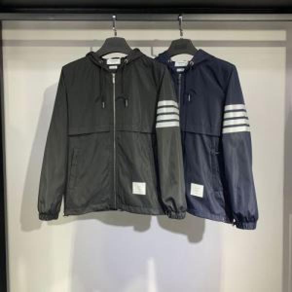 2026年春夏流行ファッション トムブラウン THOM BROWNE トレンド感があって涼しげ ハーフコート 2色可選 リッチな印象に