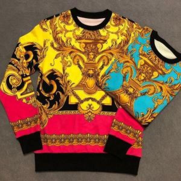2026年夏の一押しファッションアイテム プルオーバーパーカー ブランドの話題の新作も！  ヴェルサーチVERSACE