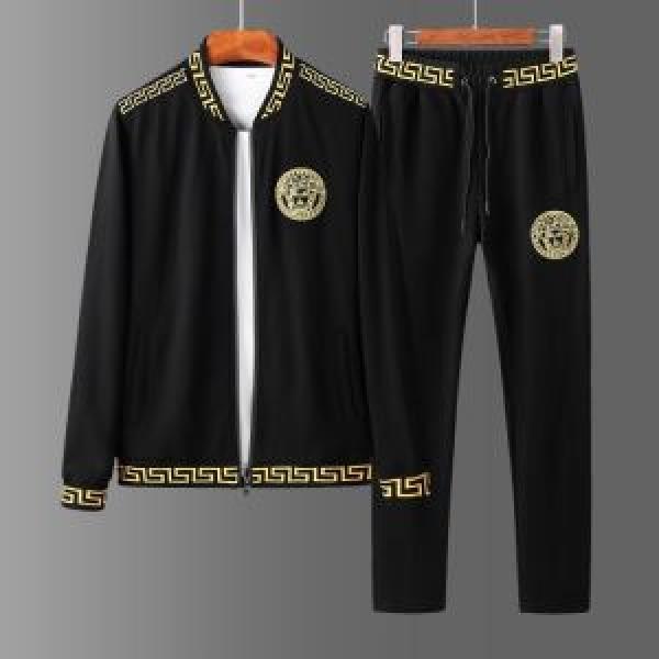 《2025年》今、注目のストリート  ヴェルサーチVERSACE 派手にはなりすぎず 上下セット今年流大人っぽさ