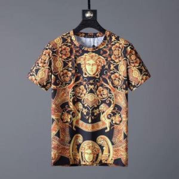 大人っぽく着こなし ヴェルサーチ 2026春夏のトレンド新商品 VERSACE  Tシャツ/半袖