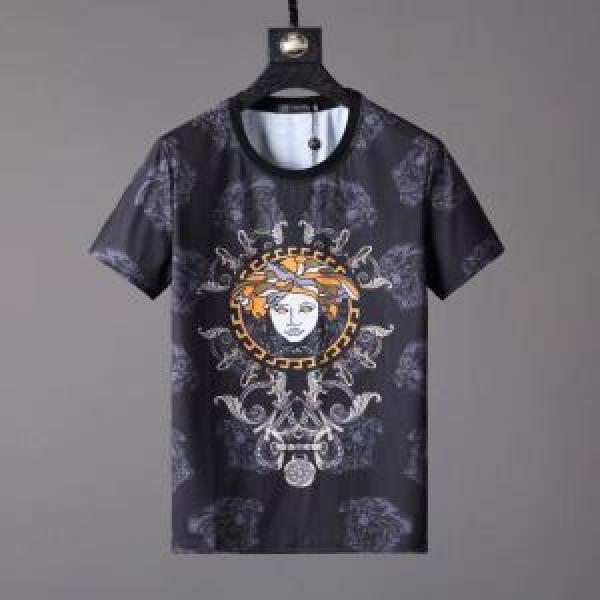 入手超困難 ヴェルサーチVERSACE 2026SSのトレンド商品 Tシャツ/半袖今シーズン注目のデザイン