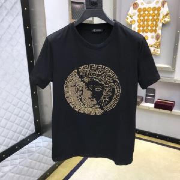 毎年トレンドアイテムが出る  Tシャツ/半袖  2026SS  ヴェルサーチこの夏絶対欲しい  VERSACE