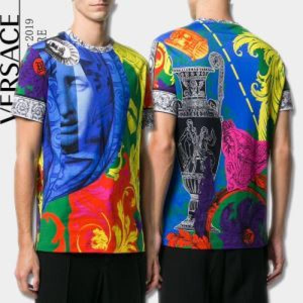 大人の色味 ヴェルサーチ夏のコーデにぴったり VERSACE Tシャツ/半袖 2025限定 男性に人気