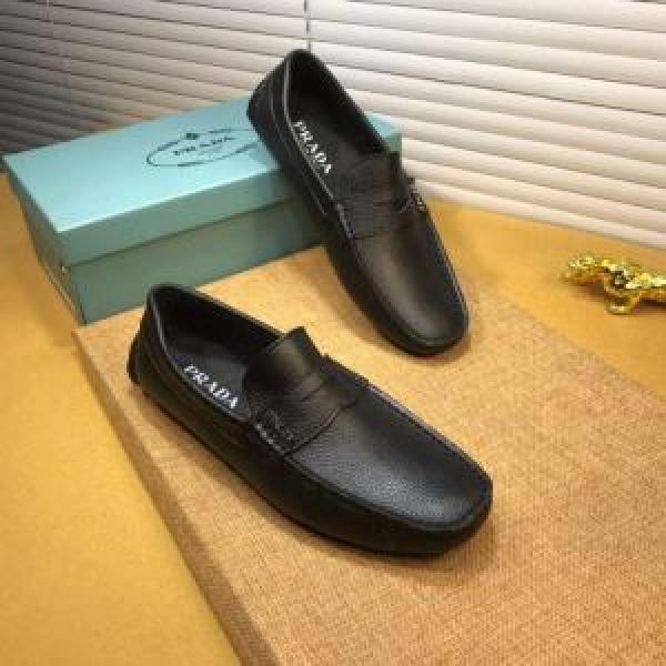 2026SSのトレンド商品 プラダ PRADA カジュアルシューズ 一気にトレンド感満載な着こなし 2色可選