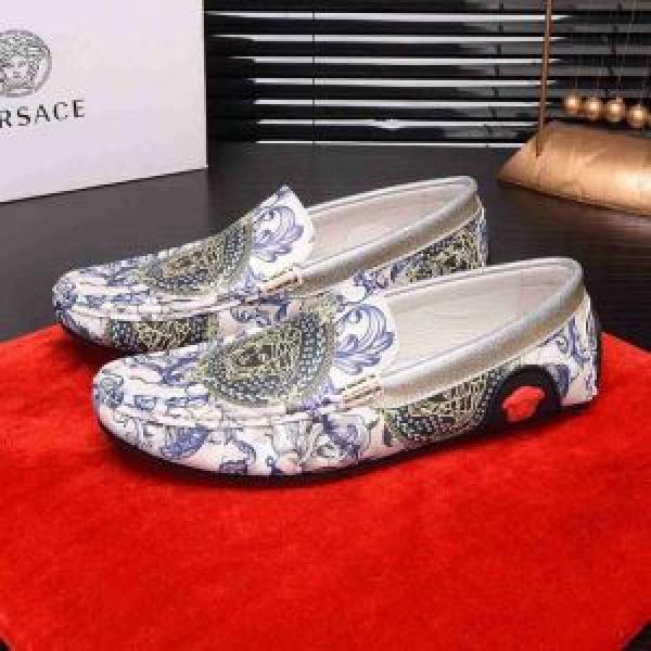 カジュアルシューズ人気夏ファションおすすめ 【2026年】夏のファッション ヴェルサーチ VERSACE
