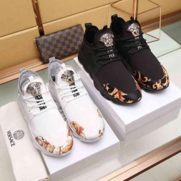 暑い今こそ活躍させたい！ 2025SSのトレンド商品ヴェルサーチ VERSACE カジュアルシューズ 2色可選