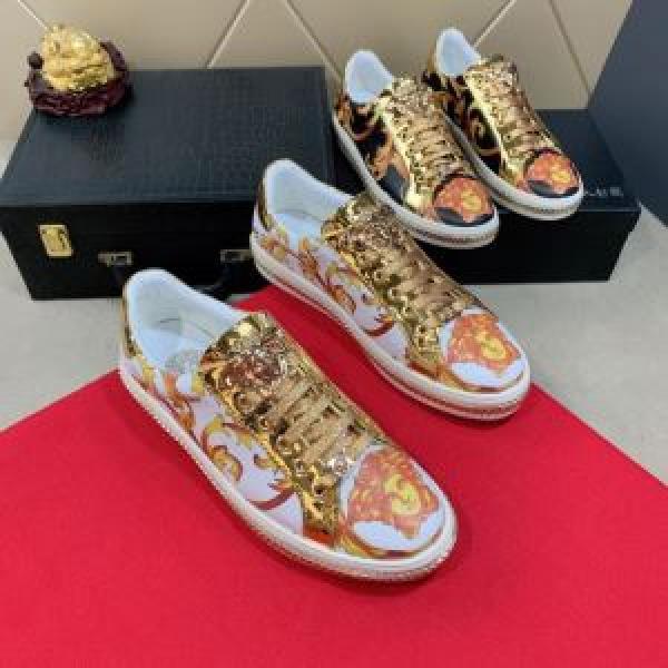 ヴェルサーチ VERSACE カジュアルシューズ 2色可選海外セレブは大人気  2025年夏の一押しファッションアイテム