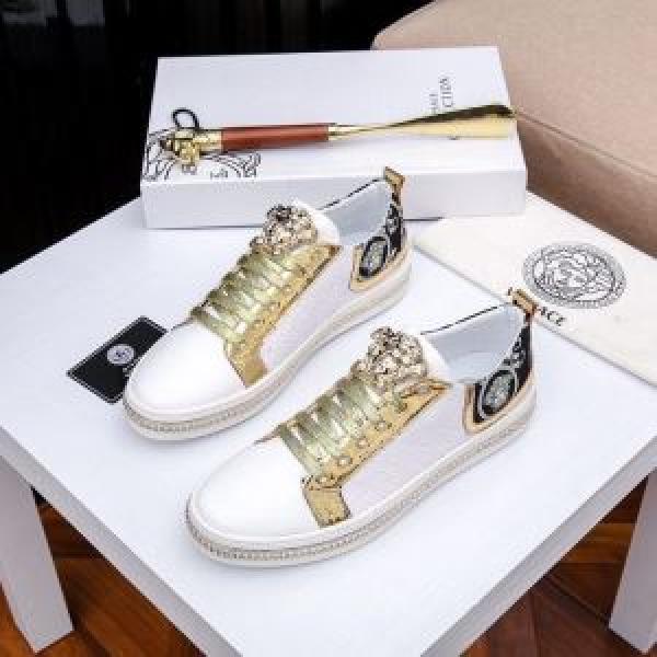 【2026春夏】最新コレクション ヴェルサーチ VERSACE カジュアルシューズ 2色可選 目を引く春夏トップス