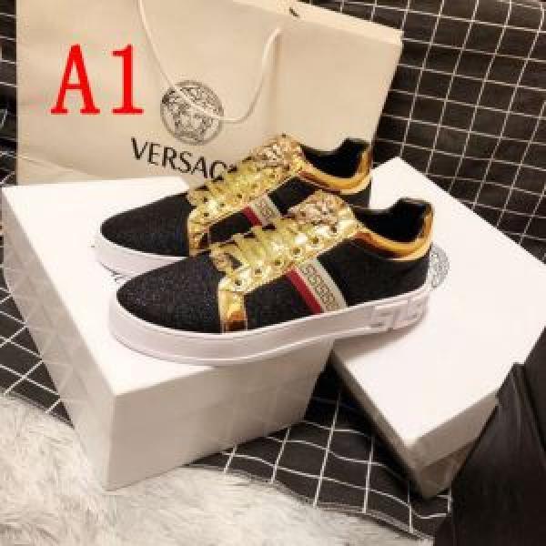季節をまたい新作アイテム 2026夏ファション新品 ヴェルサーチ VERSACE カジュアルシューズ 2色可選