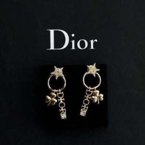 スタイルUPして着こなす ディオール DIOR 夏ファッションをおしゃれに楽しもう  ピアス 2026年春夏のトレンドアイテム.222.