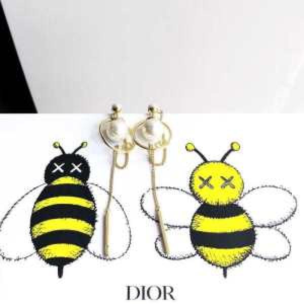 2026年最新ファッション 夏の大人カジュアルスタイル ディオール DIOR リラックス感のあるゆったり ピアス.222.