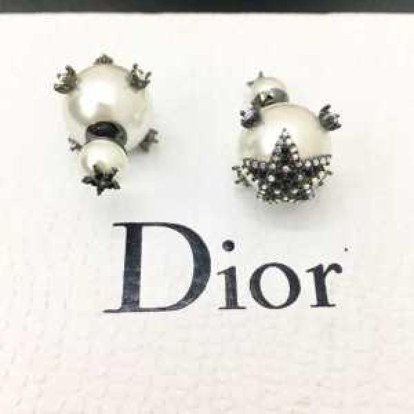 オシャレな印象に ディオール 2026春夏も引き続き人気セール DIOR おしゃれ上級者に挑戦 ピアス 春夏らしい華やか.222.