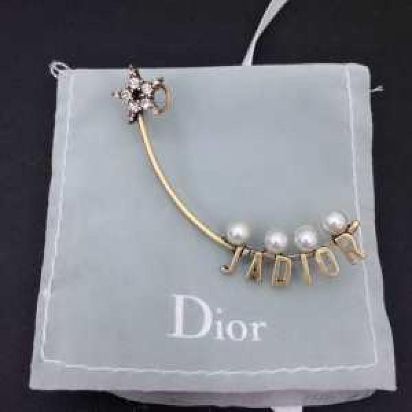 グッと大人っぽい印象に ディオール DIOR 2026年の夏のマスト ピアス ぐっと鮮度がアップ.222.