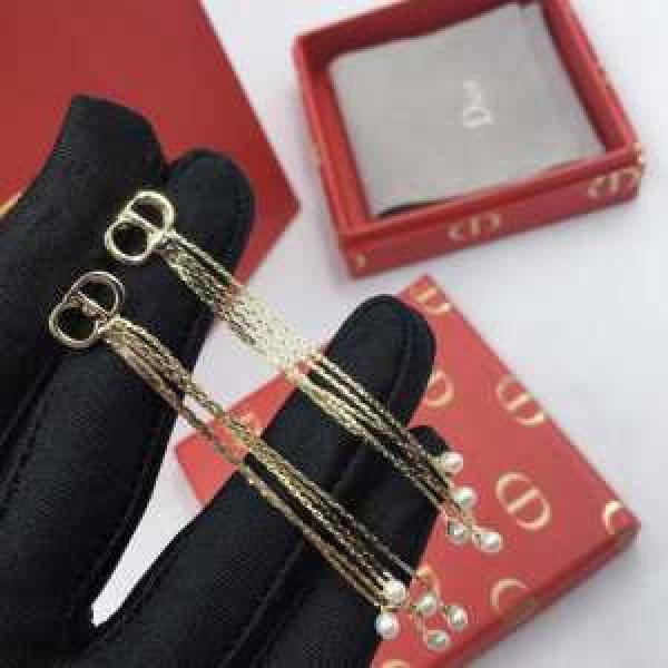 夏らしい抜け感を演出し ディオール おすすめな大人のトレンド DIOR 2026年春夏シーズンの人気 ピアス.222.
