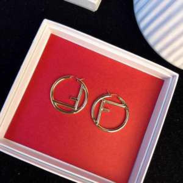 ピアス 春夏のトレンドアイテム フェンディ大人カジュアル夏ファッション2026  FENDI 定番のスタイル春夏限定.219.