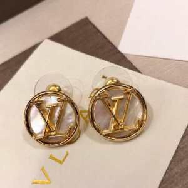 2026即旬な装いに  きちんと感が抜群 ピアス 夏らしい季節感 ルイ ヴィトン LOUIS VUITTON きれいめ上品に.224.