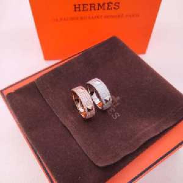 スタイルUPして着こなす エルメス HERMES 2026年春夏のトレンドアイテムリング/指輪 おしゃれな大人の着こなし.228.