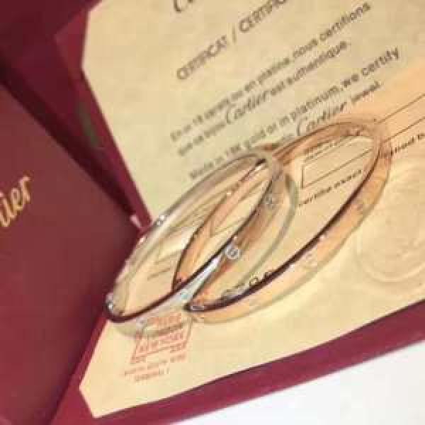 おしゃれな夏ファッション2026カルティエ CARTIER 季節感のあるファッション ブレスレット 気持ちいい真夏日にぴったり.225.