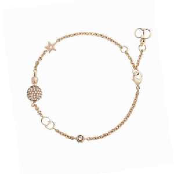 春夏のトレンドアイテム ディオール DIOR 大人カジュアル夏ファッション2026 ブレスレット 大人の可愛さを引き立て.219.