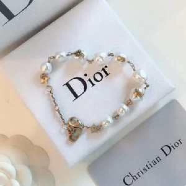 ブレスレット 大人のカジュアルスタイル ディオール今年もトレンド  DIOR  2026春夏は人気定番.219.